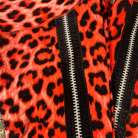 ULTRA RARE OAK Red Neon Cheetah Niyama Sol Leggings S - Picture 4 of 5